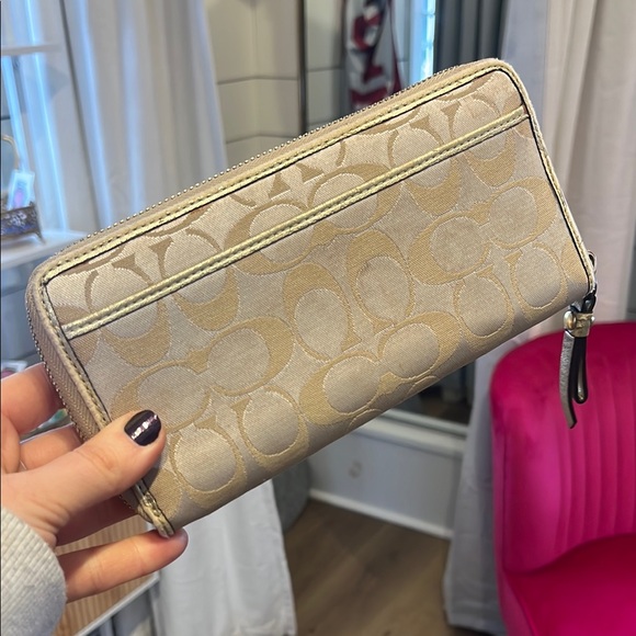 Coach Poppy Zippy Wallet Gold - Picture 2 of 10